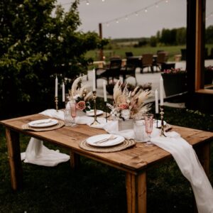 Tables & Linens